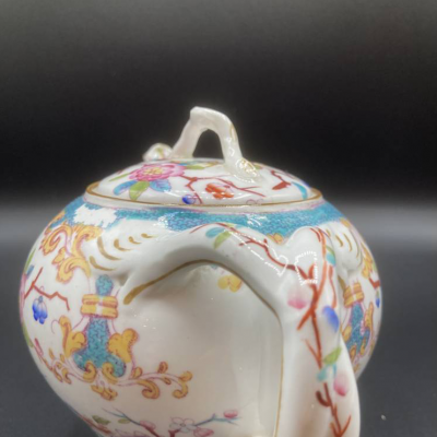 MINTON. English porcelain teapot. XIXth century