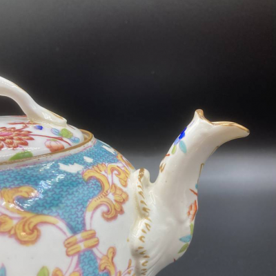 MINTON. English porcelain teapot. XIXth century