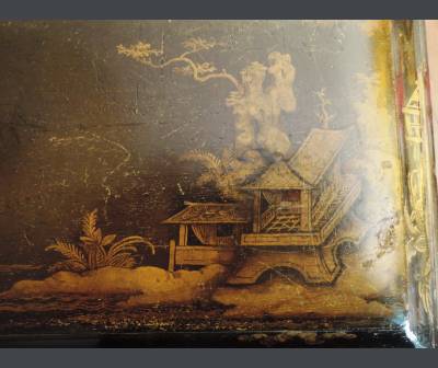 Coffret ou boite à Perruques en laque de Chine noir et Or. XVIIIè siècle