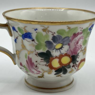 Porcelain tea cup. XIXth Epoch