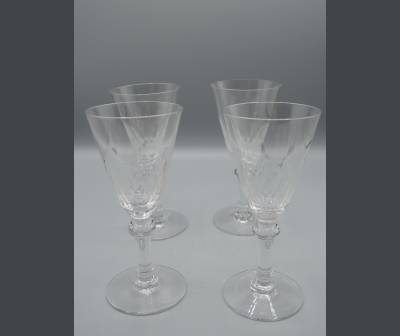 Baccarat. Four crystal wine glasses. Champigny Model