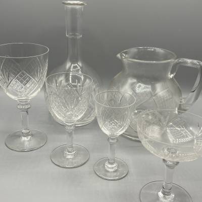 St. Louis.  Set Of 9 Crystal Wine Glasses, +Chantilly Model