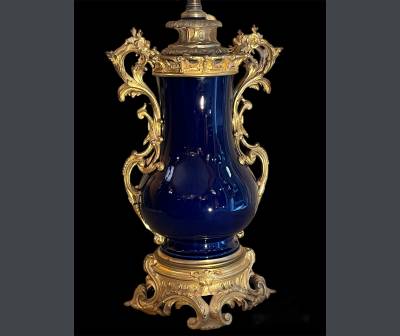 Paire De Lampes En Porcelaine Et Bronze Doré. +Style Louis XV, Fin XIXè Siècle
