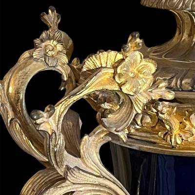 Paire De Lampes En Porcelaine Et Bronze Doré. +Style Louis XV, Fin XIXè Siècle