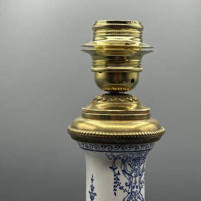 Gien. Lampe En Faïence, Décor à La Bérain. +Style Louis XIV