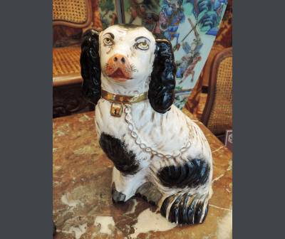 Pair Of Dogs With Gold Collar In Staffordshire Porcelain. Period End XIXth, Beginning XXth