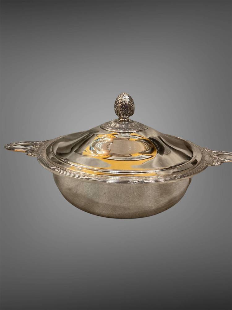 Christofle. Légumier en métal argenté, style Louis XVI