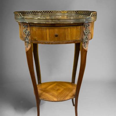 Living room table in marquetry. Style Transition Louis XV-Louis XVI