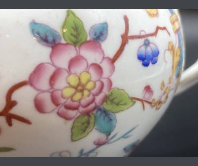 MINTON. Theière en porcelaine anglaise. XIXè siècle